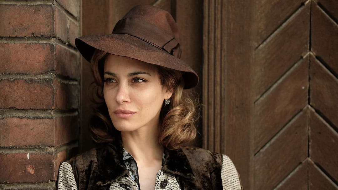 The Invisibles backdrop 6