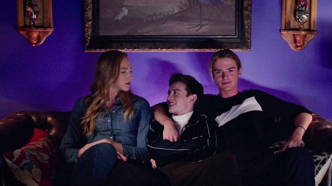 Висока дівчина backdrop 3