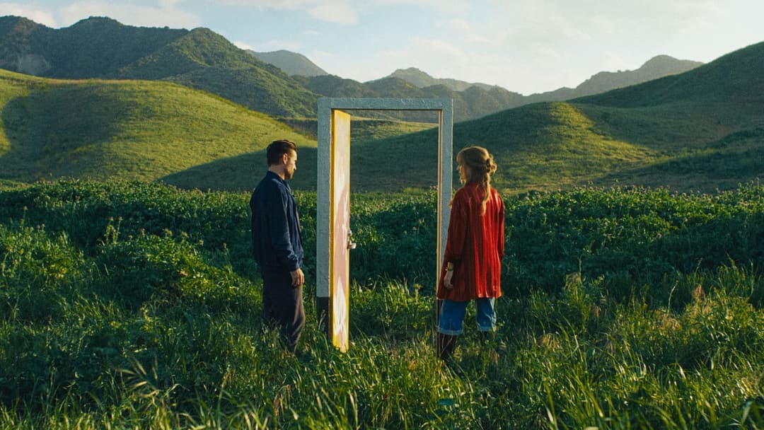 A Big Bold Beautiful Journey backdrop 4