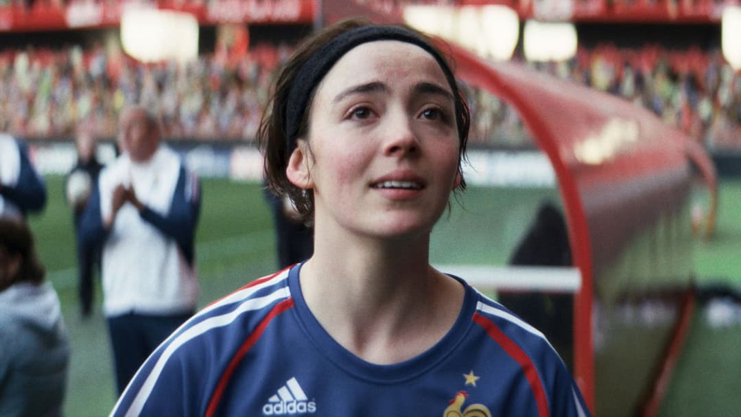 Marinette - Kämpferin. Fussballerin. Legende. backdrop 4