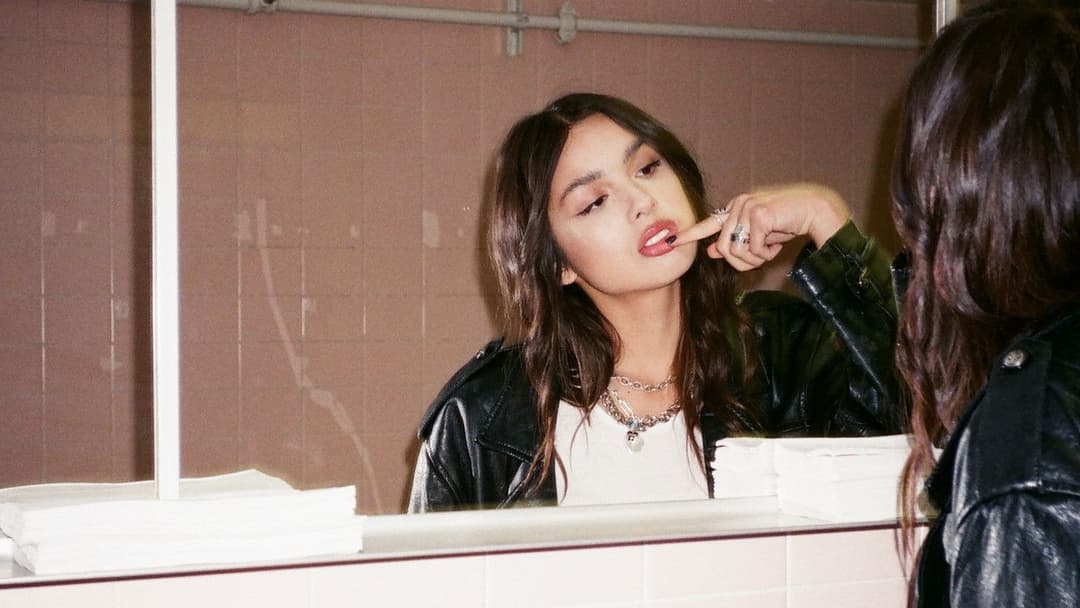 OLIVIA RODRIGO: driving home 2 u (a SOUR film) backdrop 2