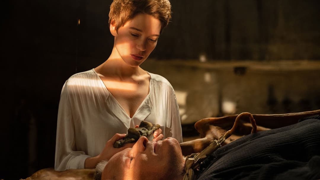 Crimes of the Future backdrop 10