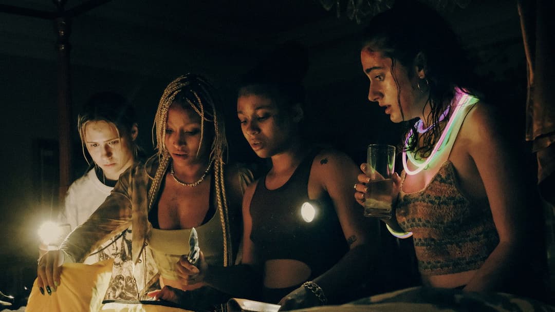 Bodies Bodies Bodies backdrop 3