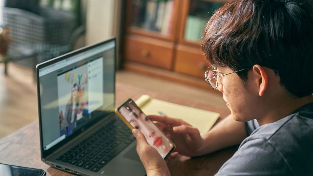 Загублений смартфон backdrop 7