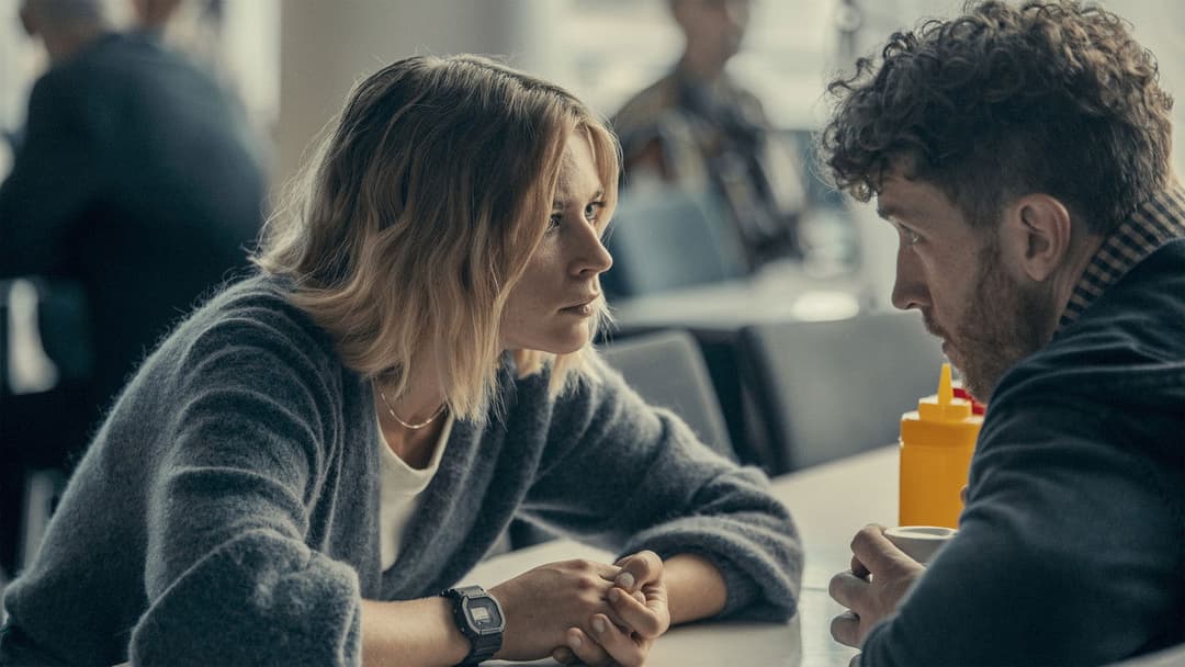 Поза юрисдикцією backdrop 13