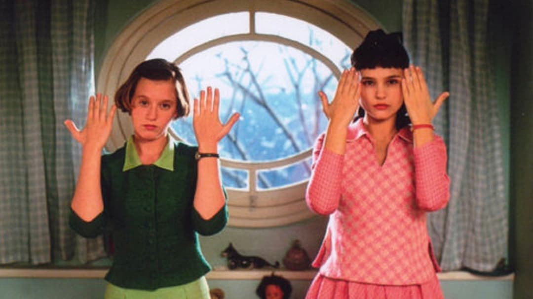 8 жінок backdrop 12