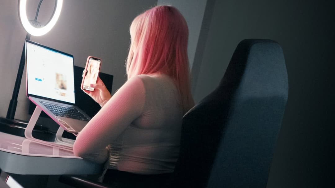 Money Shot: The Pornhub Story backdrop 8