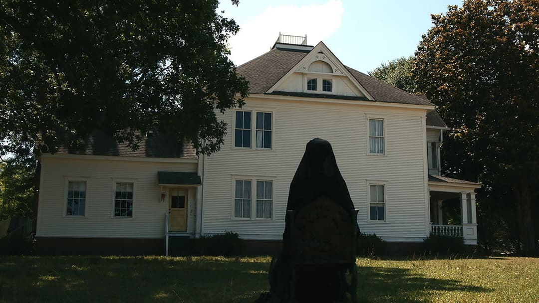 The Woman in the Yard backdrop 10