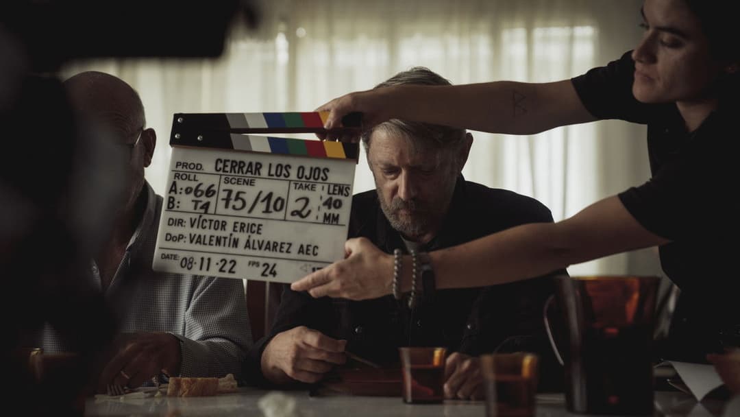 Cerrar los ojos backdrop 9