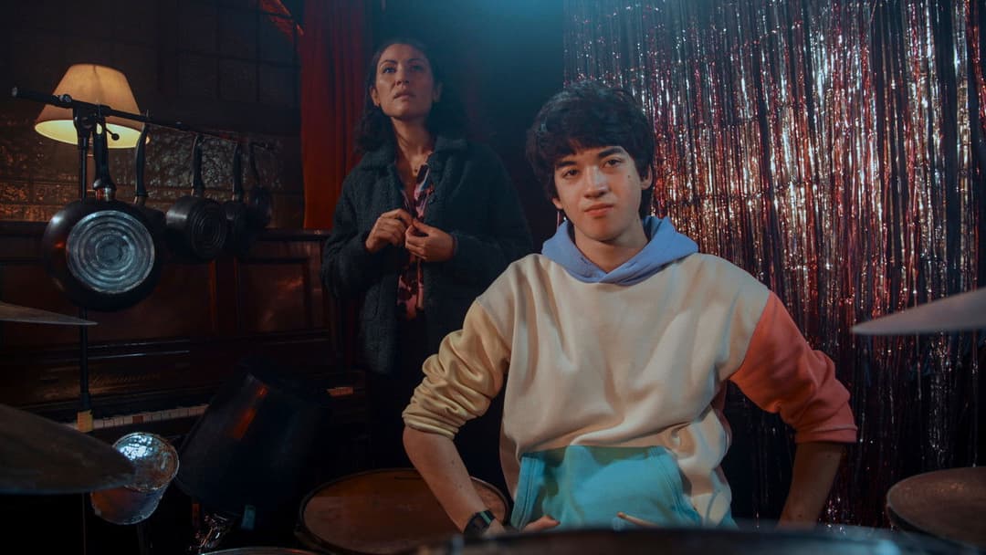 I Used to Be Famous backdrop 3