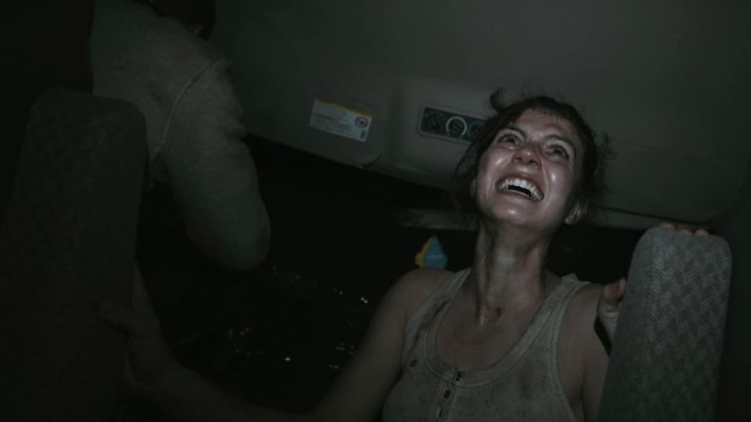 Паранормальне явище: Близький родич backdrop 3