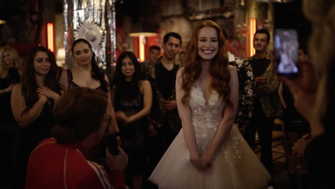 Nenn es Schicksal backdrop 5