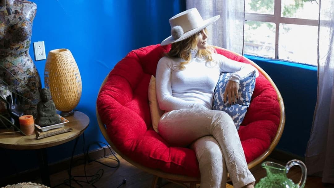 Cindy La Regia backdrop 5