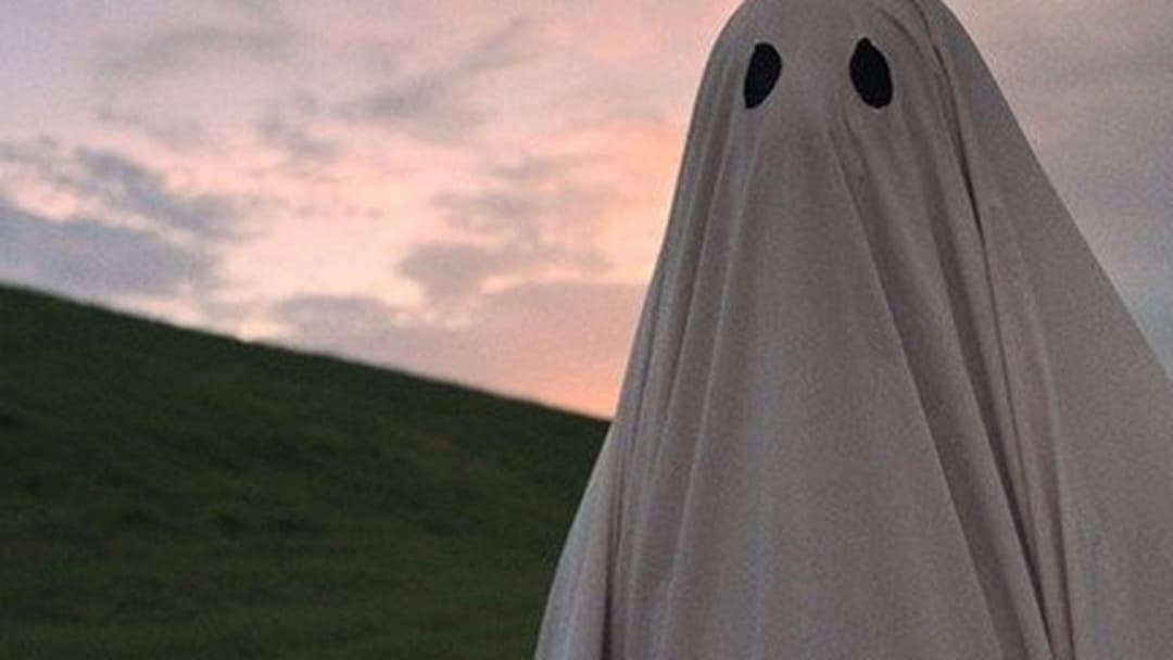 Історія примари backdrop 3