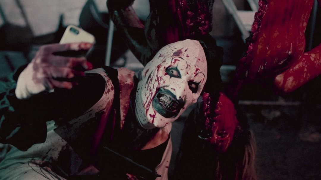 Той, що жахає backdrop 13