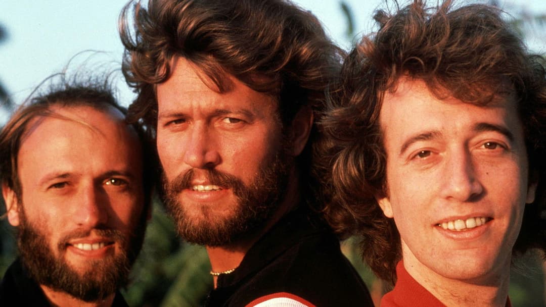 The Bee Gees: How Can You Mend a Broken Heart backdrop 4