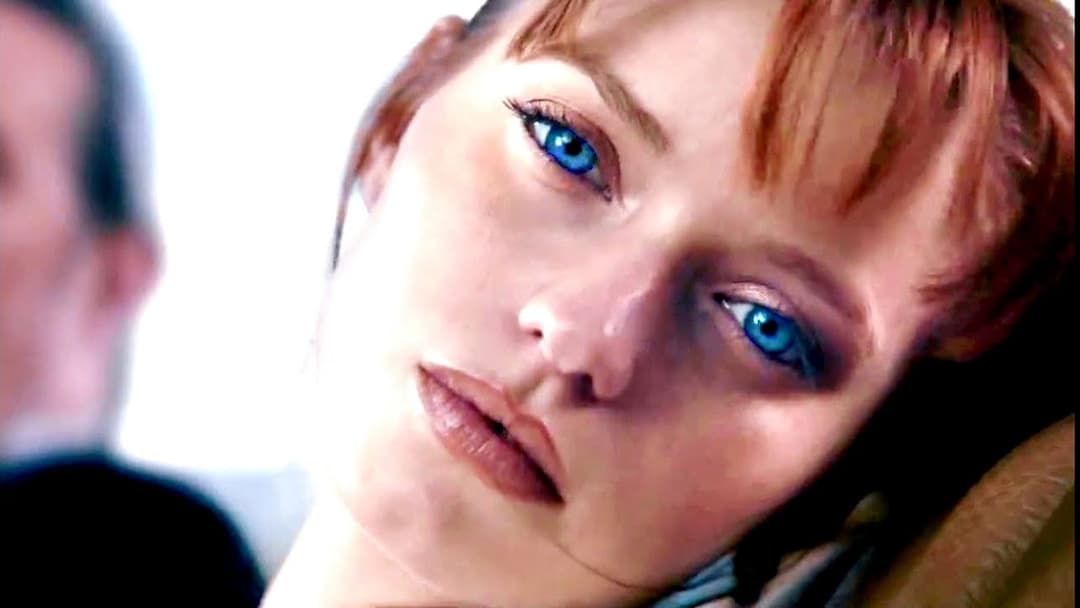 Elizabeth Harvest backdrop 6