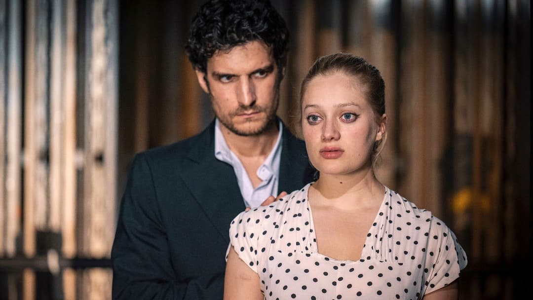 Les Amandiers backdrop 2