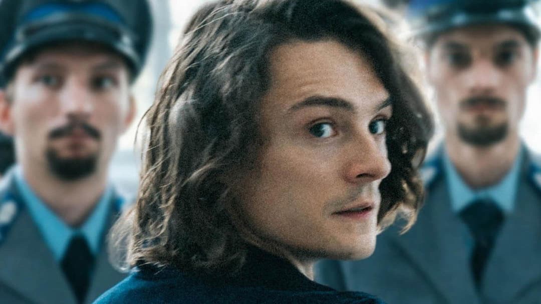 Leave No Traces backdrop 8