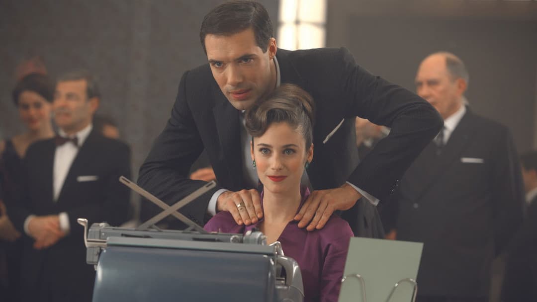 Mademoiselle Populaire backdrop 4