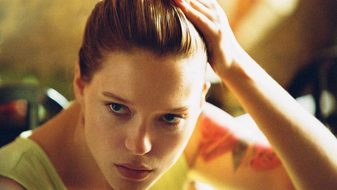 It's Only the End of the World backdrop 7