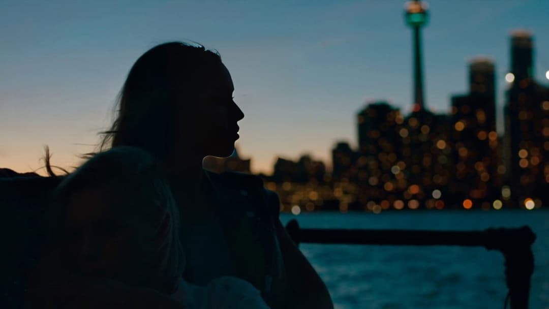 Нижче її губ backdrop 8