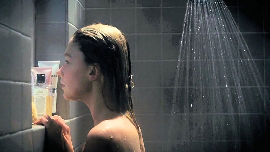 Girl on the Train backdrop 7