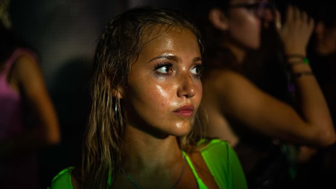 How to Have Sex backdrop 6