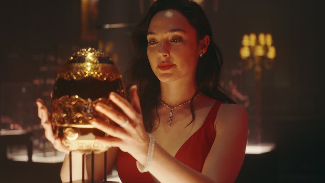 Red Notice backdrop 16