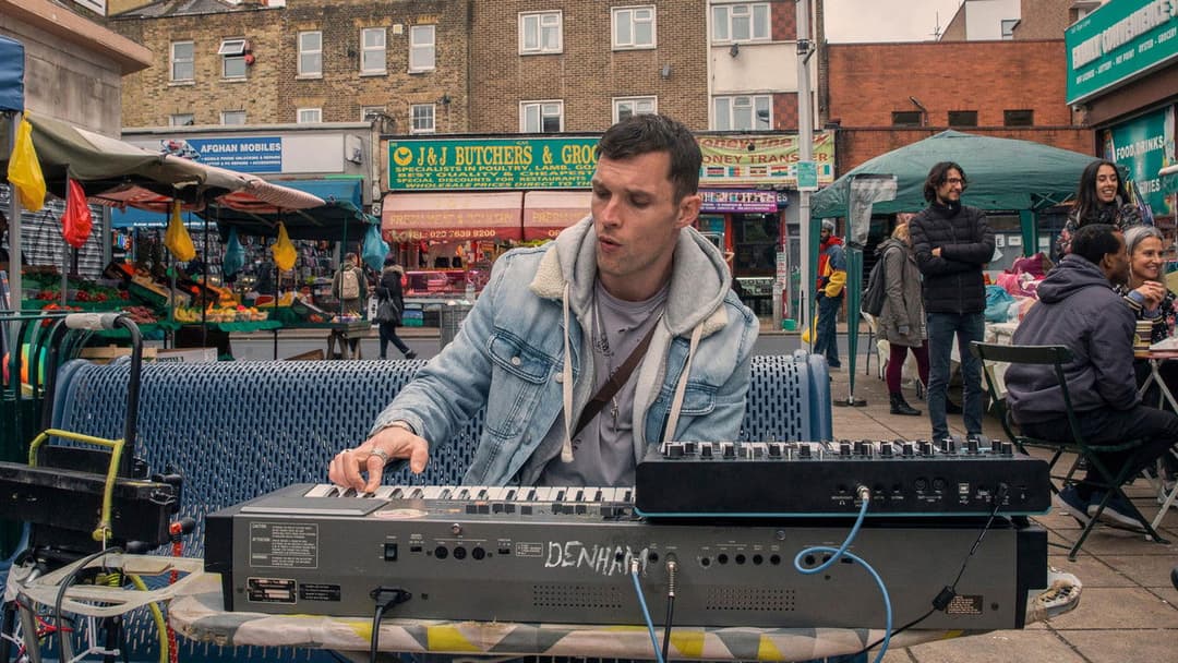 I Used to Be Famous backdrop 12