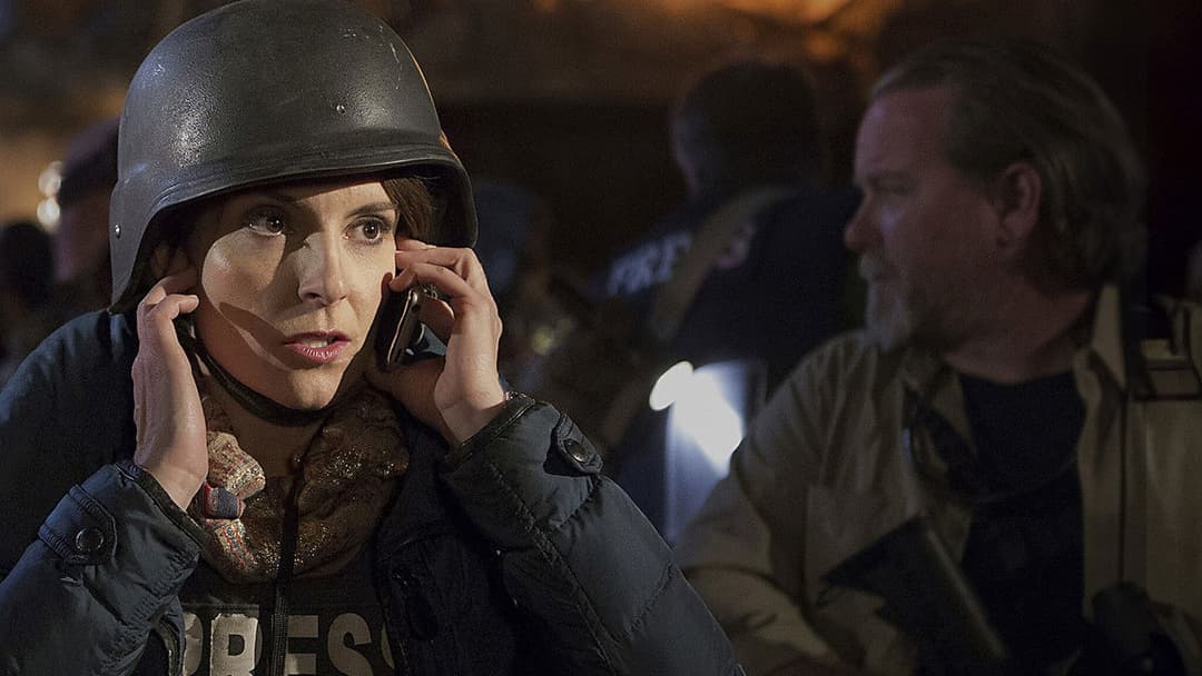 Американська репортерка backdrop 4