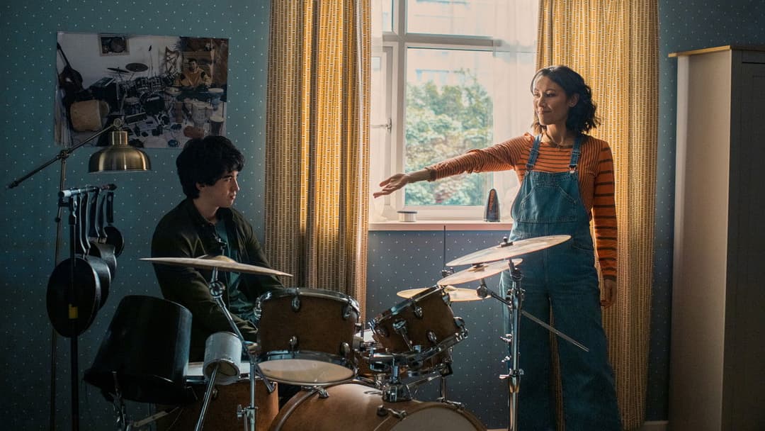 I Used to Be Famous backdrop 1