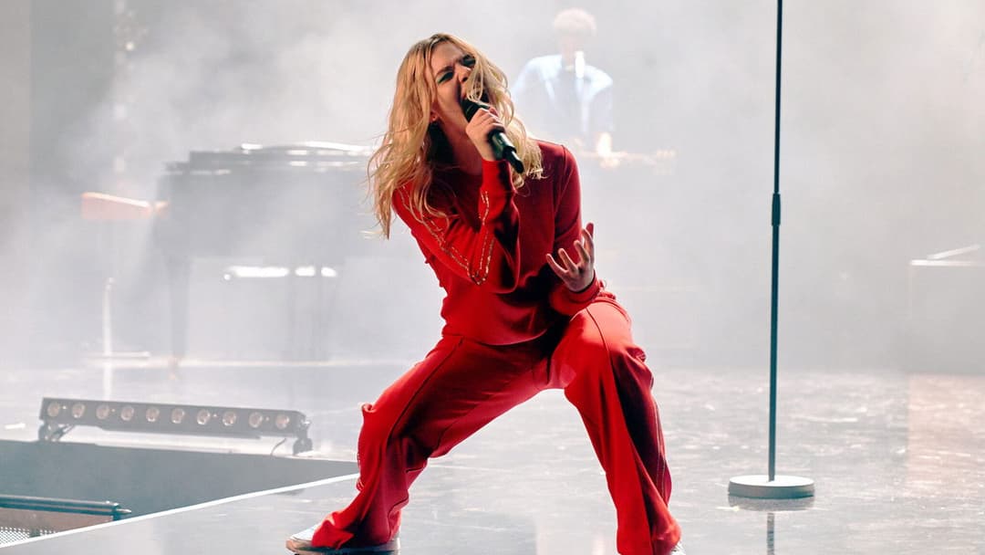 Teen Spirit backdrop 15