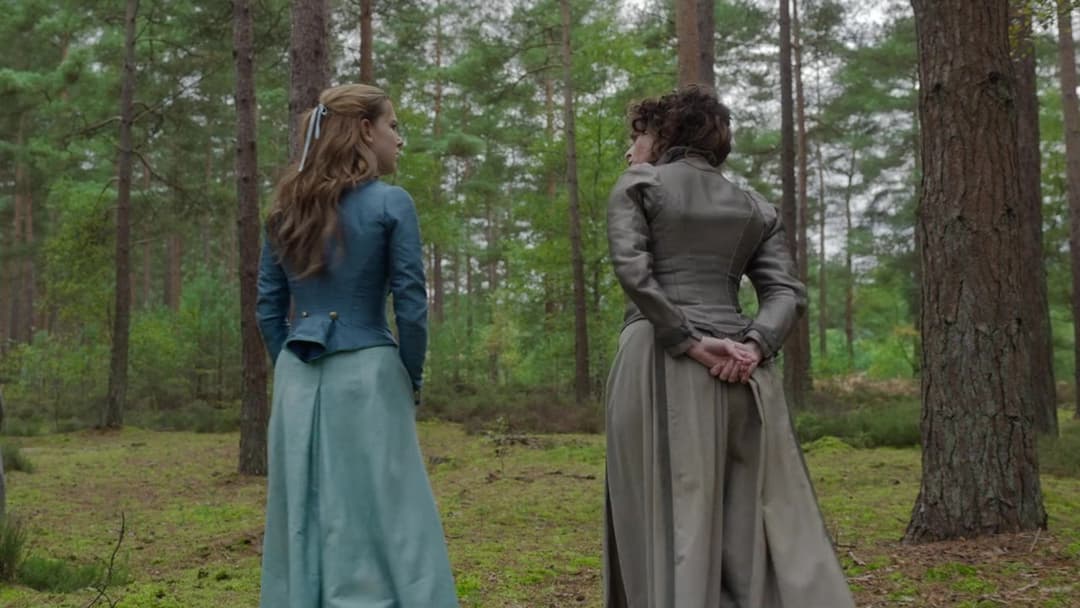 Енола Холмс 2 backdrop 17