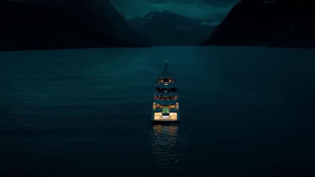 The Woman in Cabin 10 backdrop 10