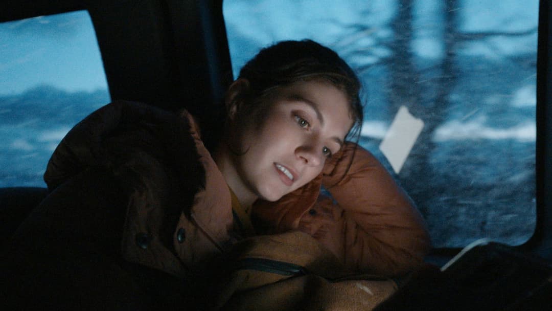 Паранормальне явище: Близький родич backdrop 7