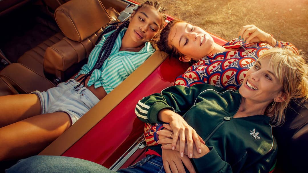 Злодійки backdrop 4