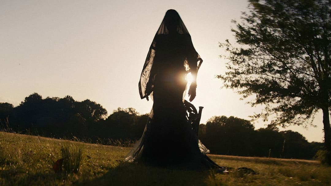 The Woman in the Yard backdrop 19