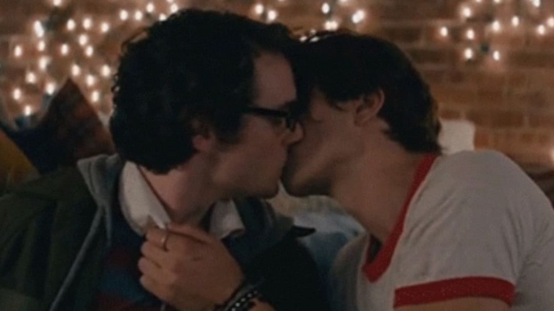 Naomi and Ely's No Kiss List backdrop 4