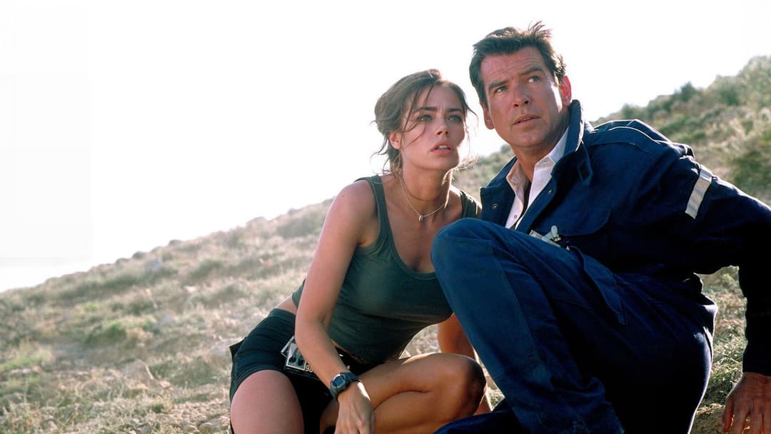 007: І цілого світу замало backdrop 5