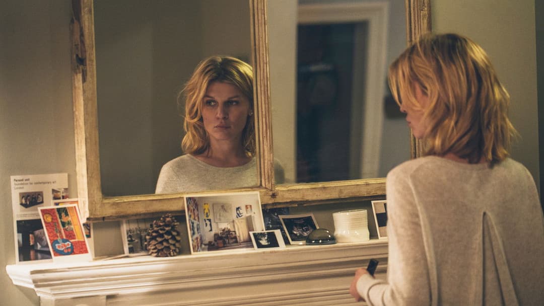 The Ones Below backdrop 6