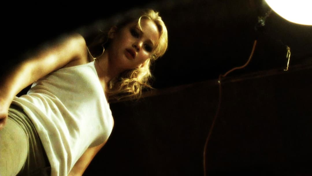 House at the End of the Street backdrop 9