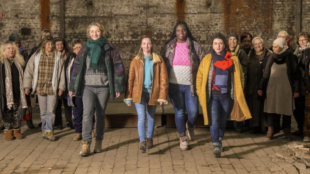 Les Invisibles backdrop 5