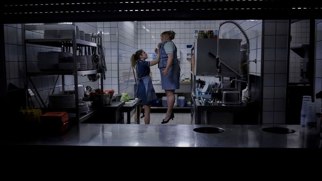 Freaks - Du bist eine von uns backdrop 5