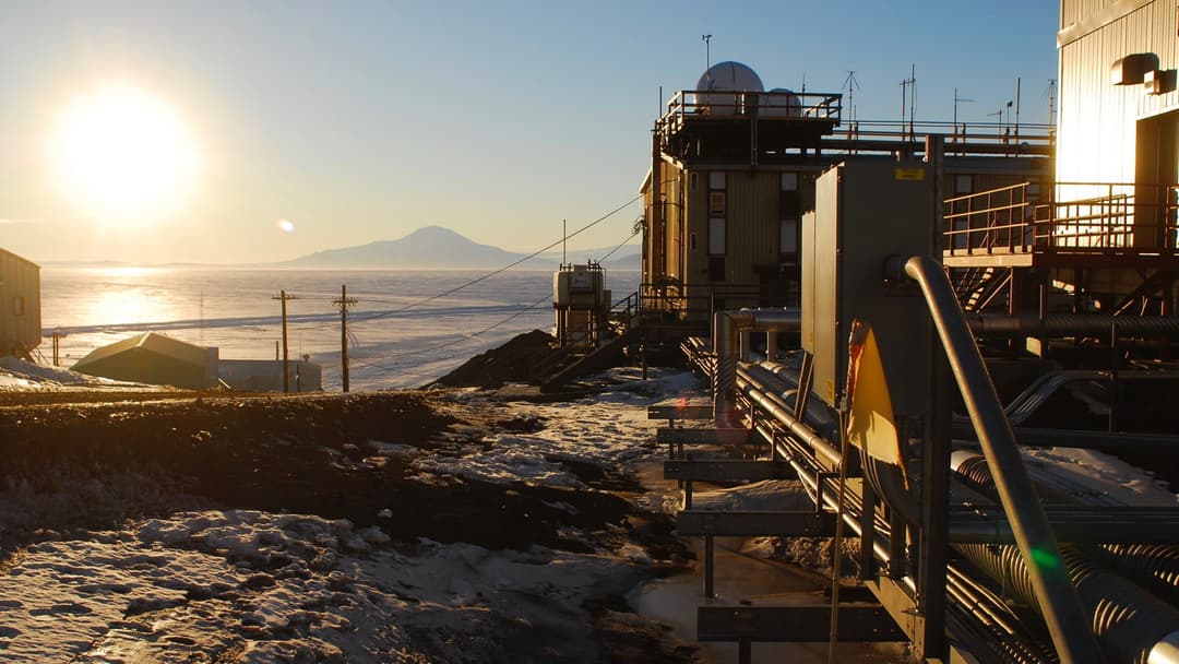 Encounters at the End of the World backdrop 7