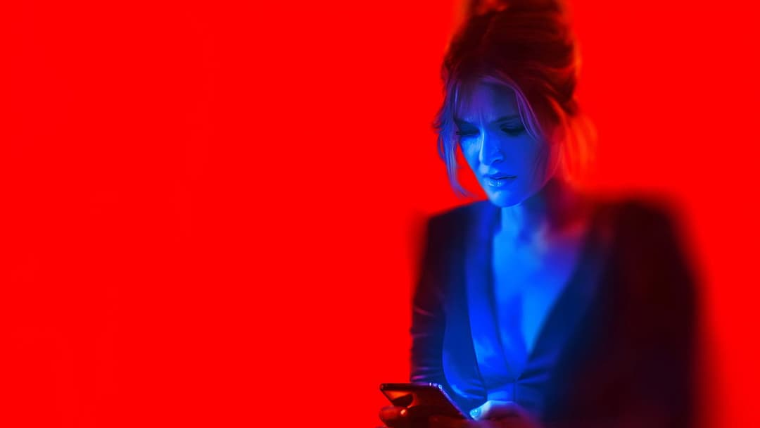 Drop - Tödliches Date backdrop 8