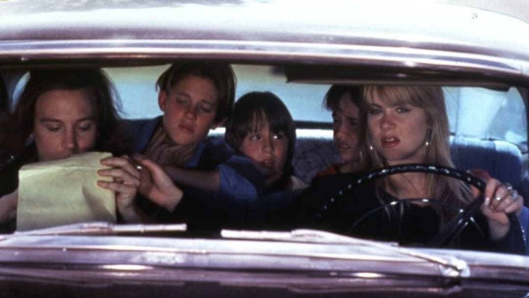 Ні слова мамі про смерть няні backdrop 2