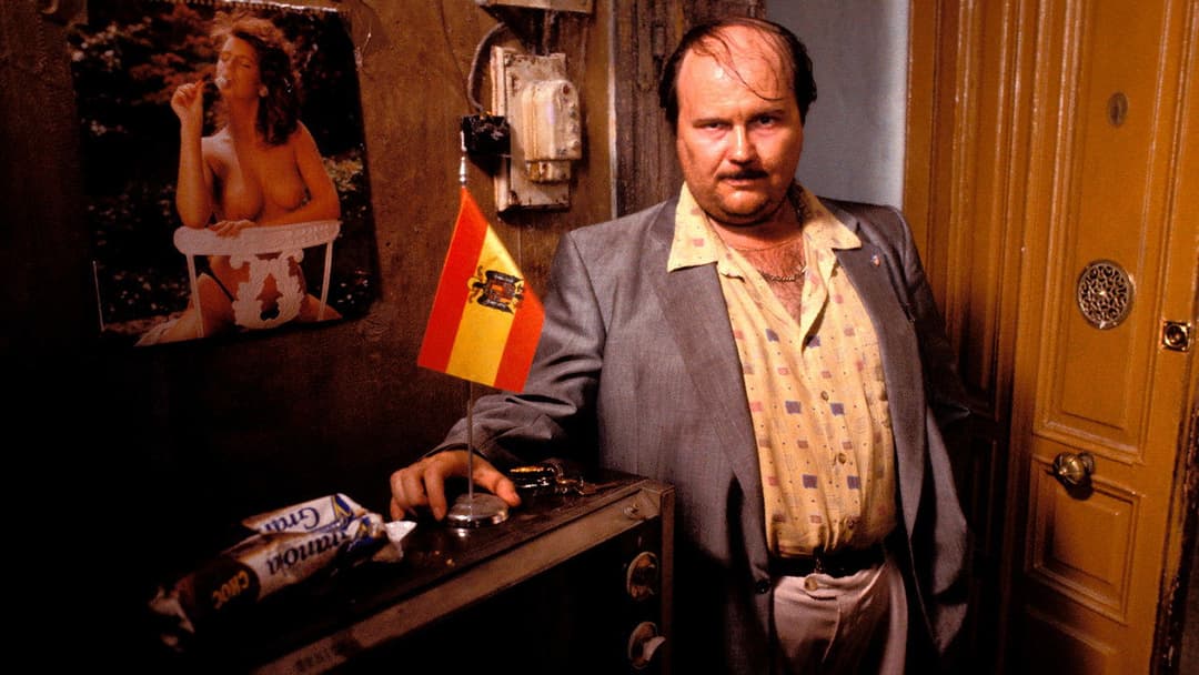 Torrente, the Dumb Arm of the Law backdrop 4