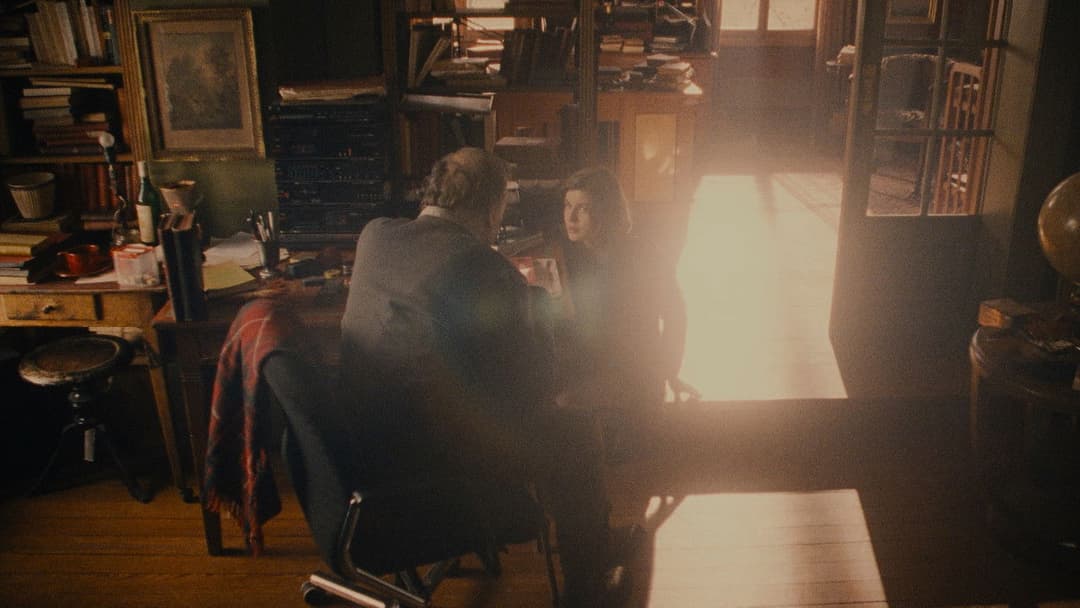 Three Colors: Red backdrop 17