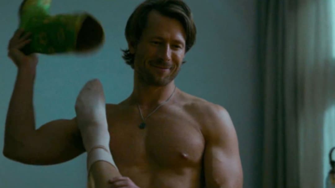 A Killer Romance backdrop 18